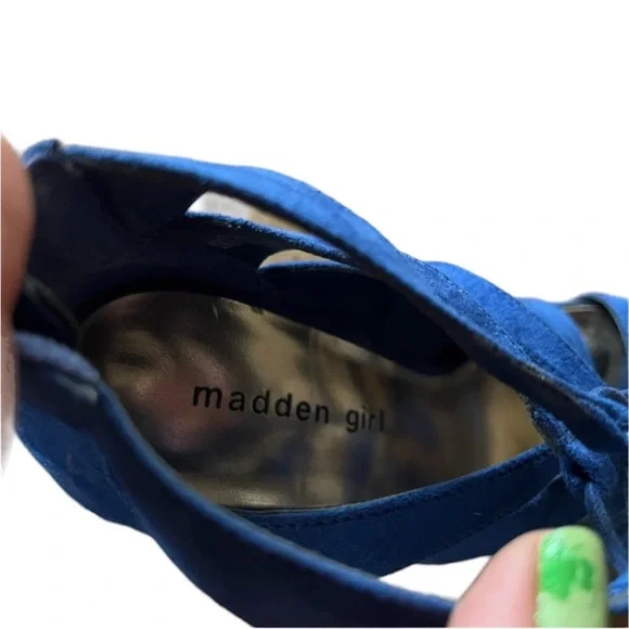 Madden girl cobalt blue, opened toed 4inch stiletto heels. Zipper in the back. - Picture 7 of 8